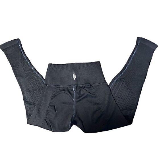 FREE PEOPLE ANKLE LENGTH DIAMOND LEGGINGS, BLACK WITH BLUE STITCHING SIZE XSMALL - Picture 3 of 4